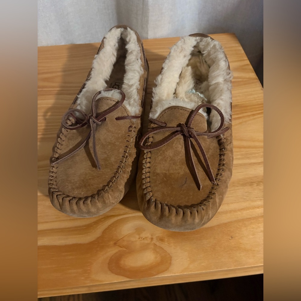 UGG Women’s Chestnut Slippers